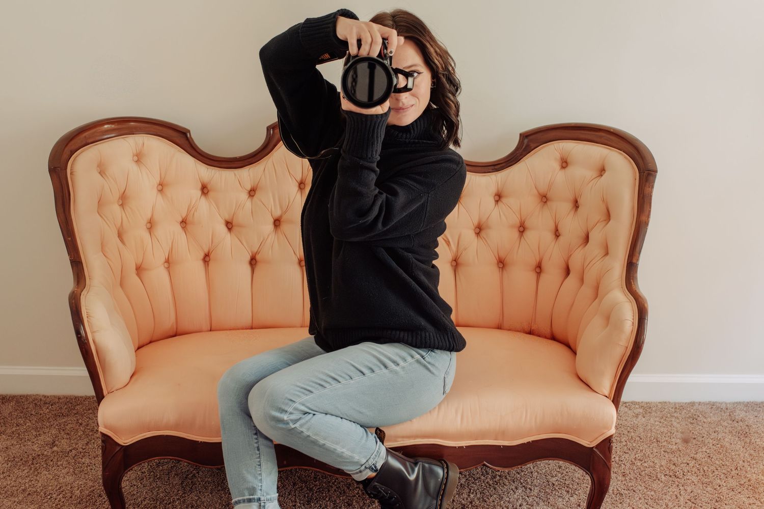 Self portrait of Nichole JG Photography in Hudson Valley and Carolinas, warm & nature‑inspired storytelling style.