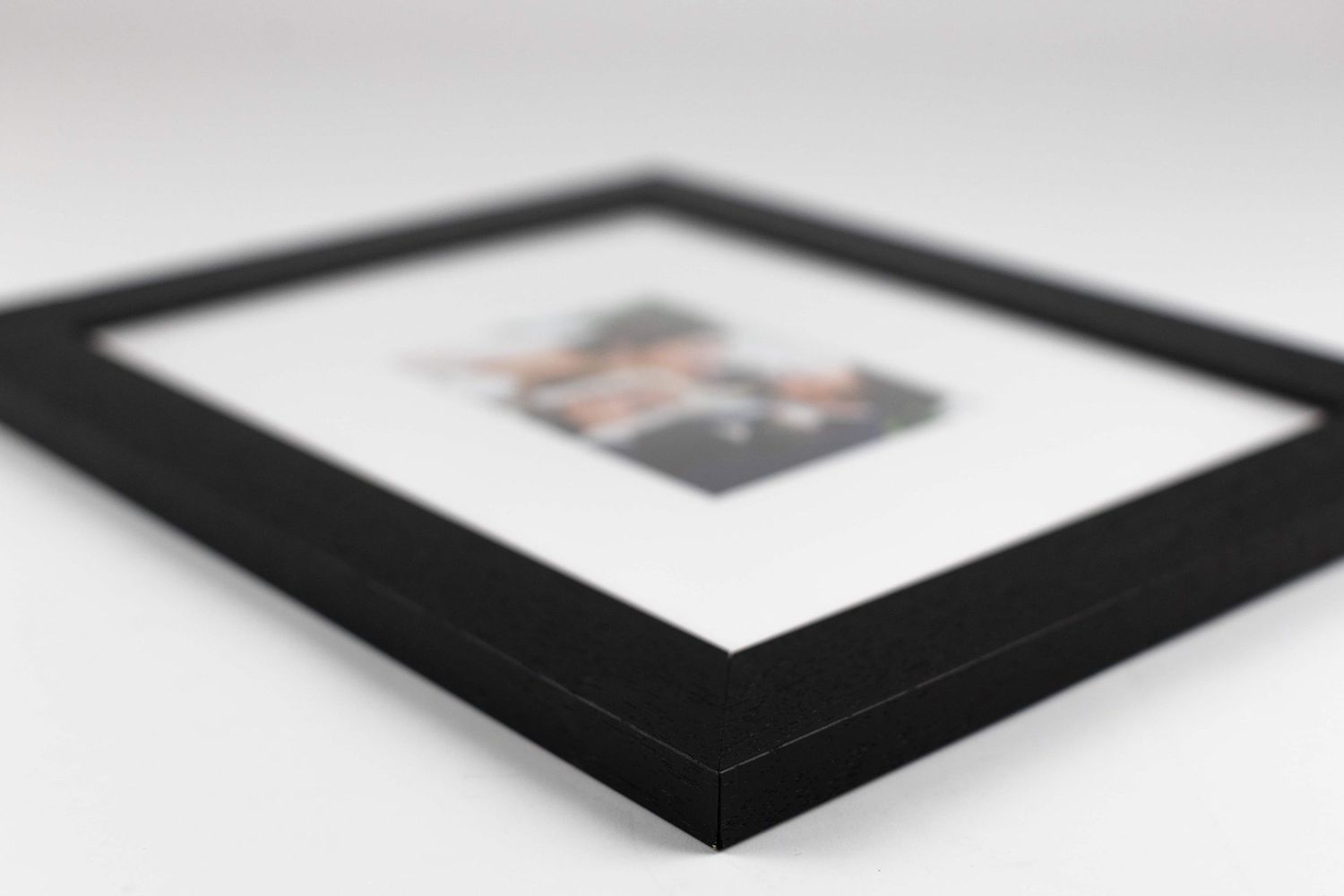 frame option black