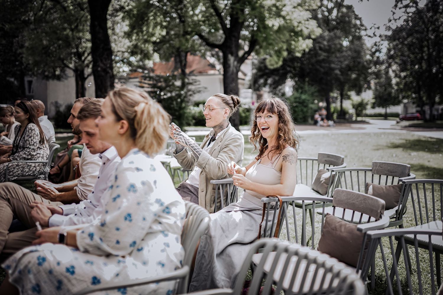 Hochzeitsfotografie. Hochzeitsfeier. Hochzeitsgäste. Puchheim. Kaffeehaus.