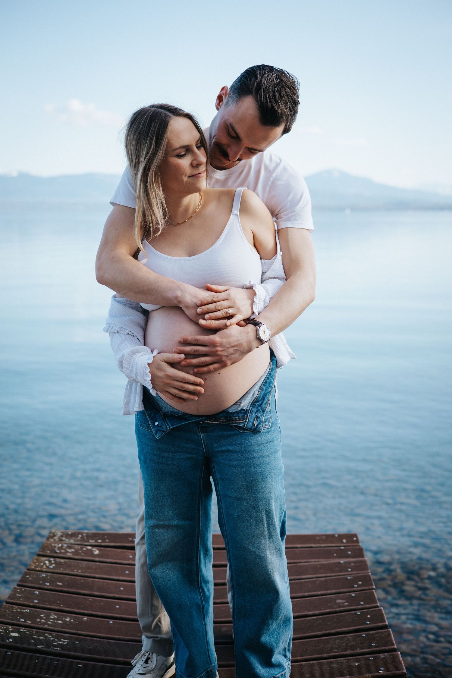 Kaléona | Photographe | Shooting grossesse | Shooting maternité | Nouveau-né | Couple | Famille | Portrait | Solo | Reportage | Peau à peau