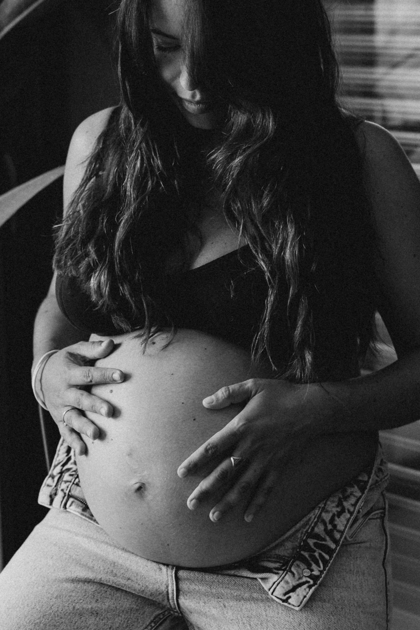 Kaléona | Photographe | Shooting grossesse | Shooting maternité | Nouveau-né | Couple | Famille | Portrait | Solo | Reportage | Peau à peau