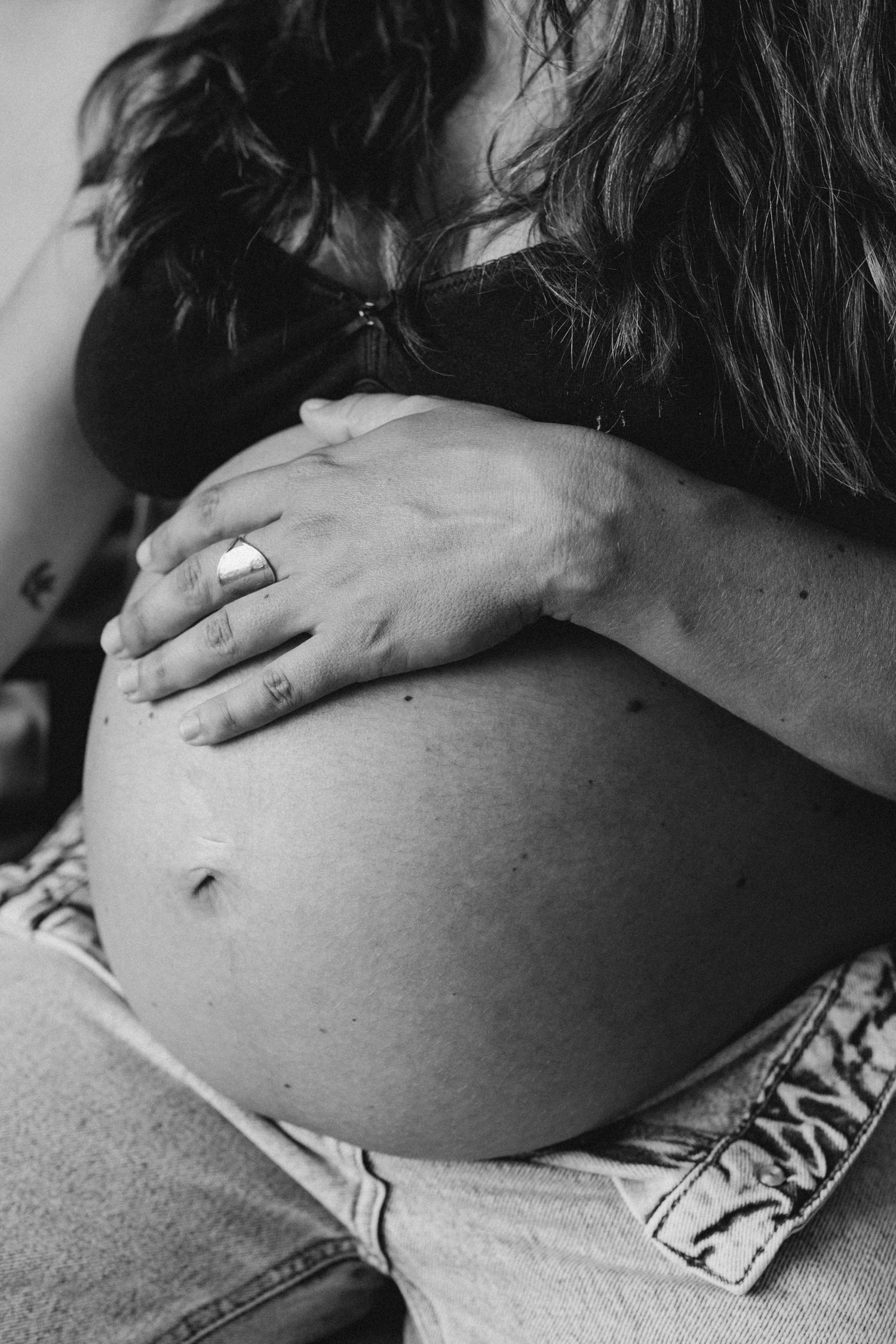 Kaléona | Photographe | Shooting grossesse | Shooting maternité | Nouveau-né | Couple | Famille | Portrait | Solo | Reportage | Peau à peau
