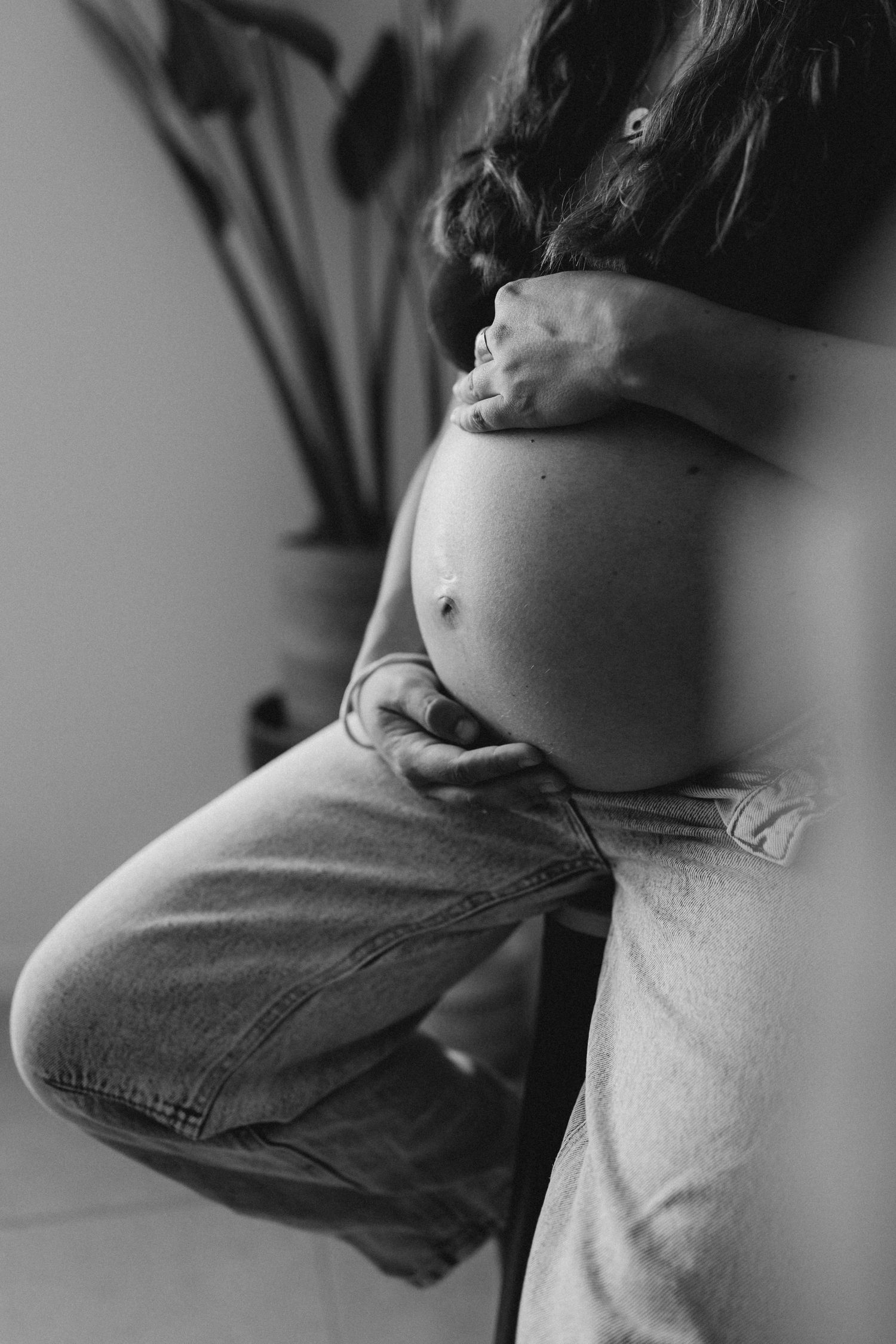 Kaléona | Photographe | Shooting grossesse | Shooting maternité | Nouveau-né | Couple | Famille | Portrait | Solo | Reportage | Peau à peau