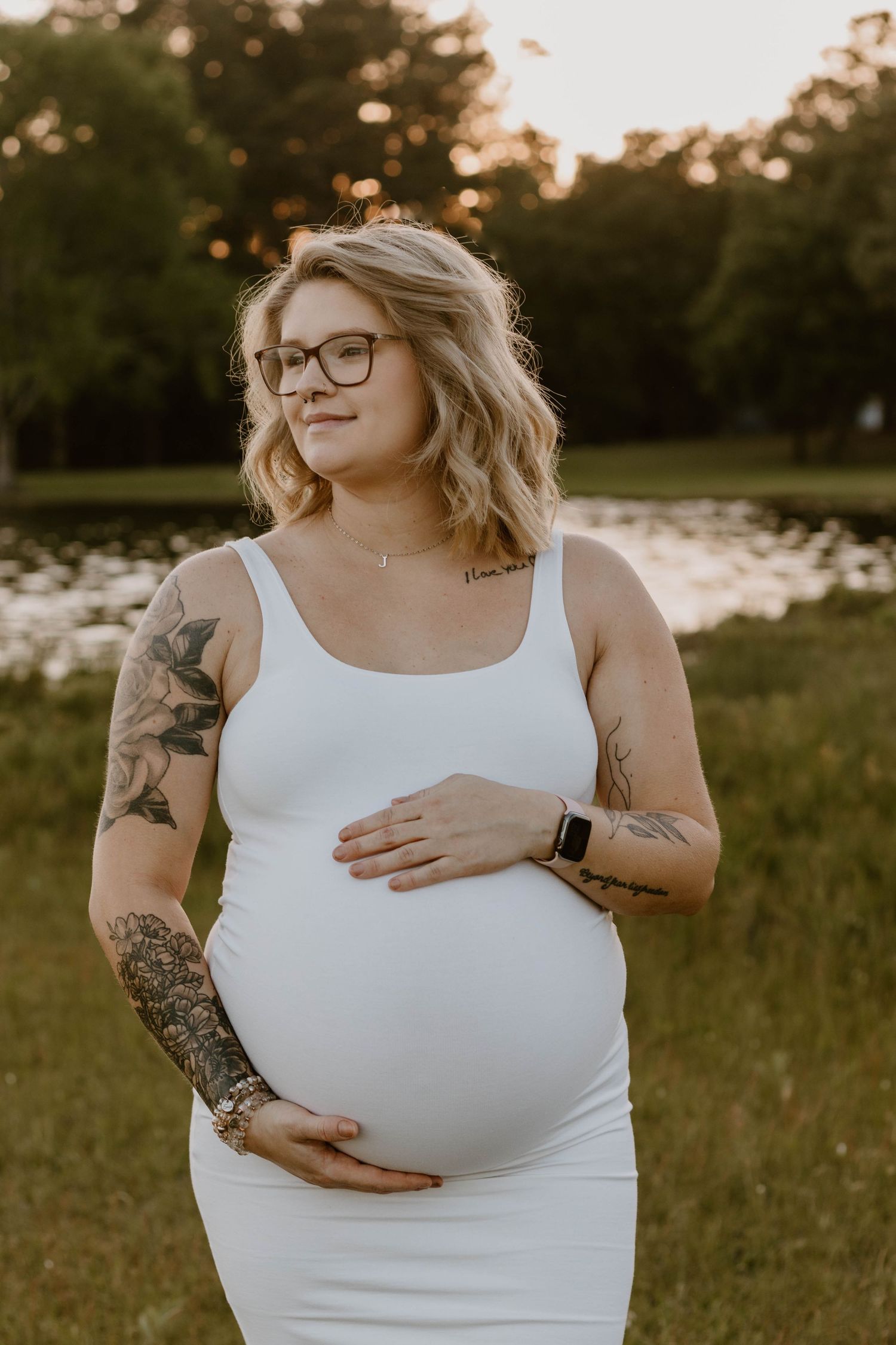 Casual outdoor maternity photography session at dusk.