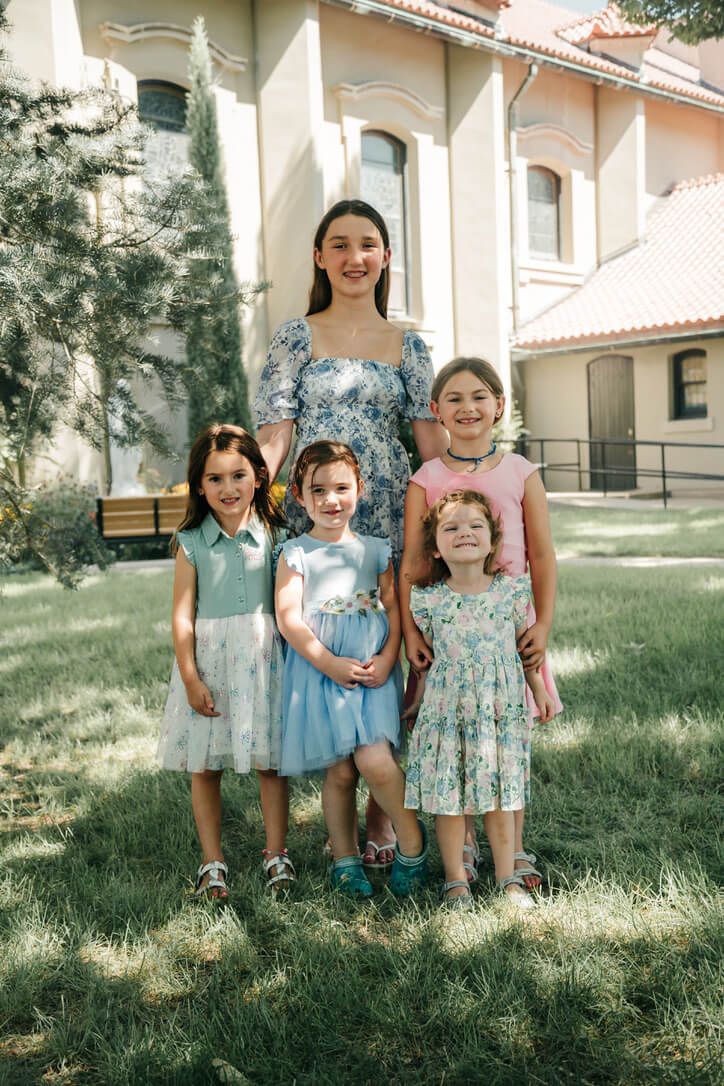 Outdoor family photography session with cousins in Omaha, Nebraska
