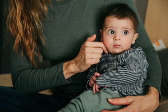 Indoor lifestyle family photography session with mother and baby in Omaha, Nebraska