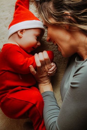 Christmas lifestyle family photography session with mother and baby in Omaha, Nebraska