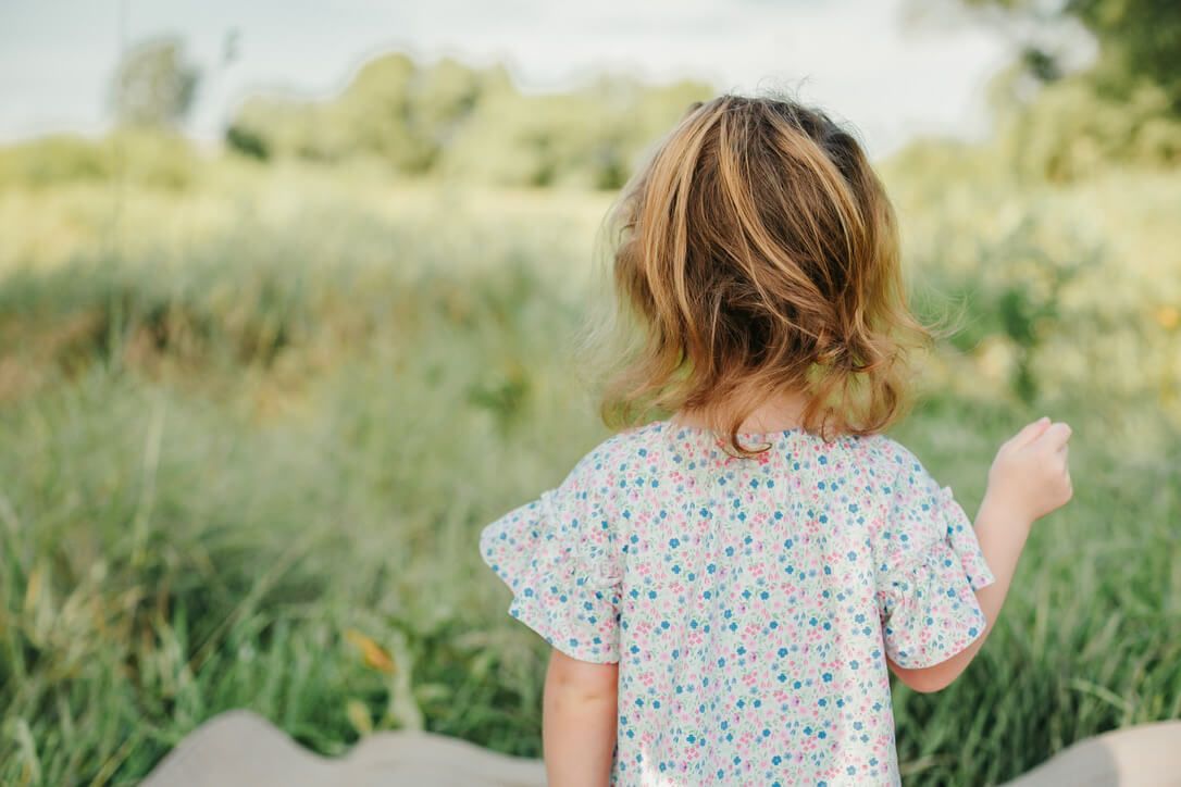 Outdoor family photography session with pre-schooler in Omaha, Nebraska