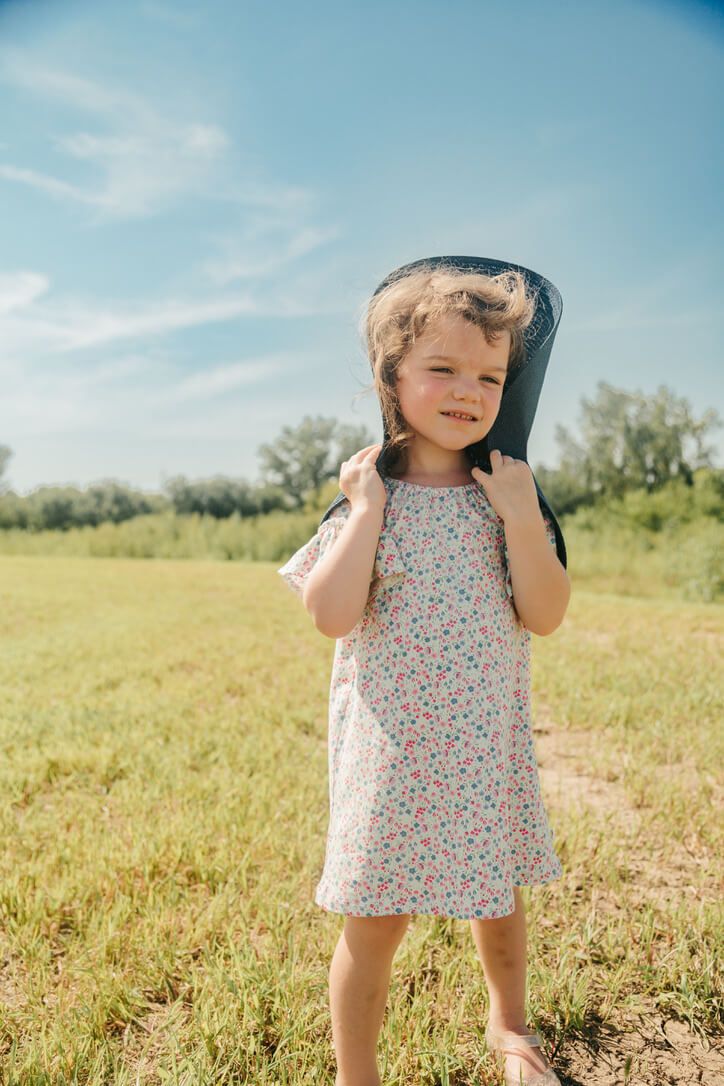 Outdoor family photography session with pre-schooler in Omaha, Nebraska