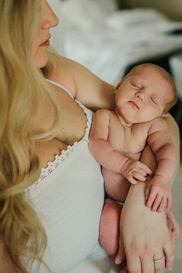 Indoor lifestyle family photography session with mother and newborn in Omaha, Nebraska