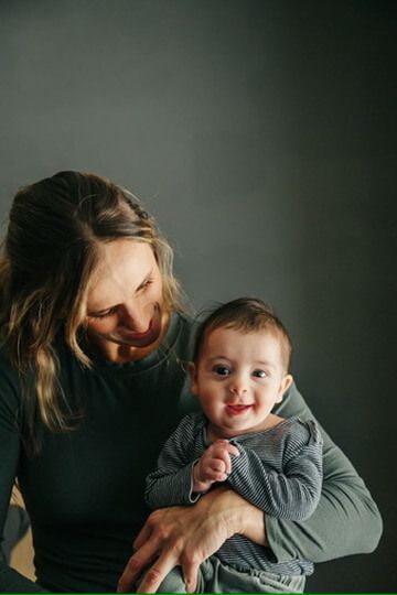 Indoor lifestyle family photography session with mother and baby in Omaha, Nebraska