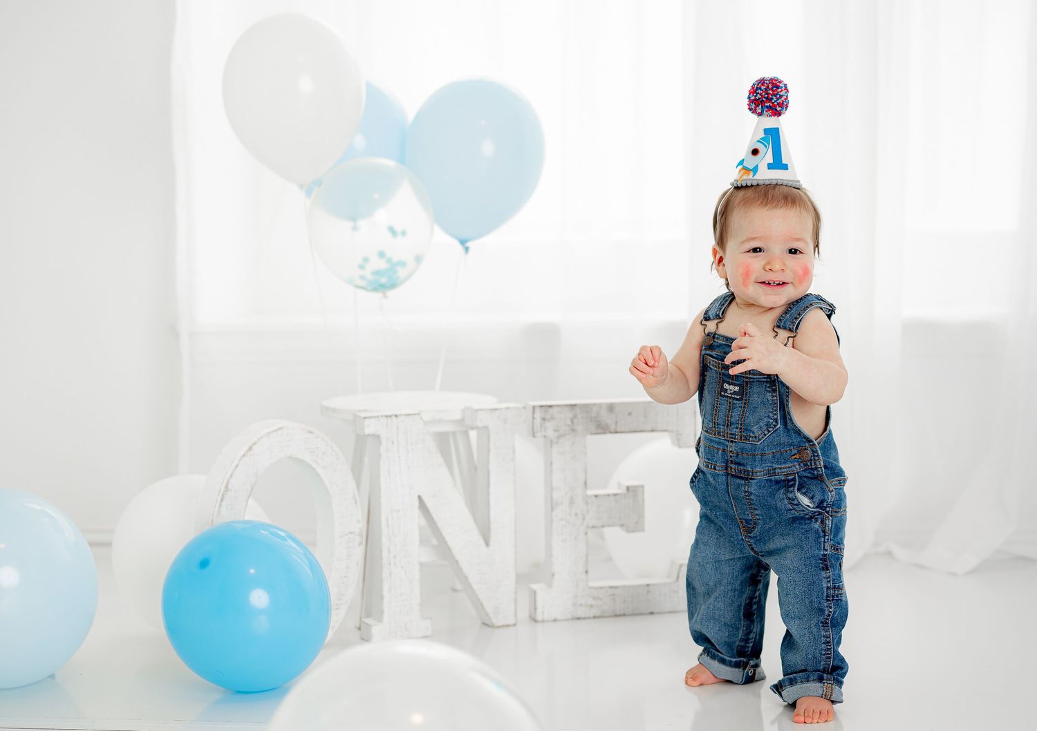 First birthday session with balloon set up in Katy, TX.