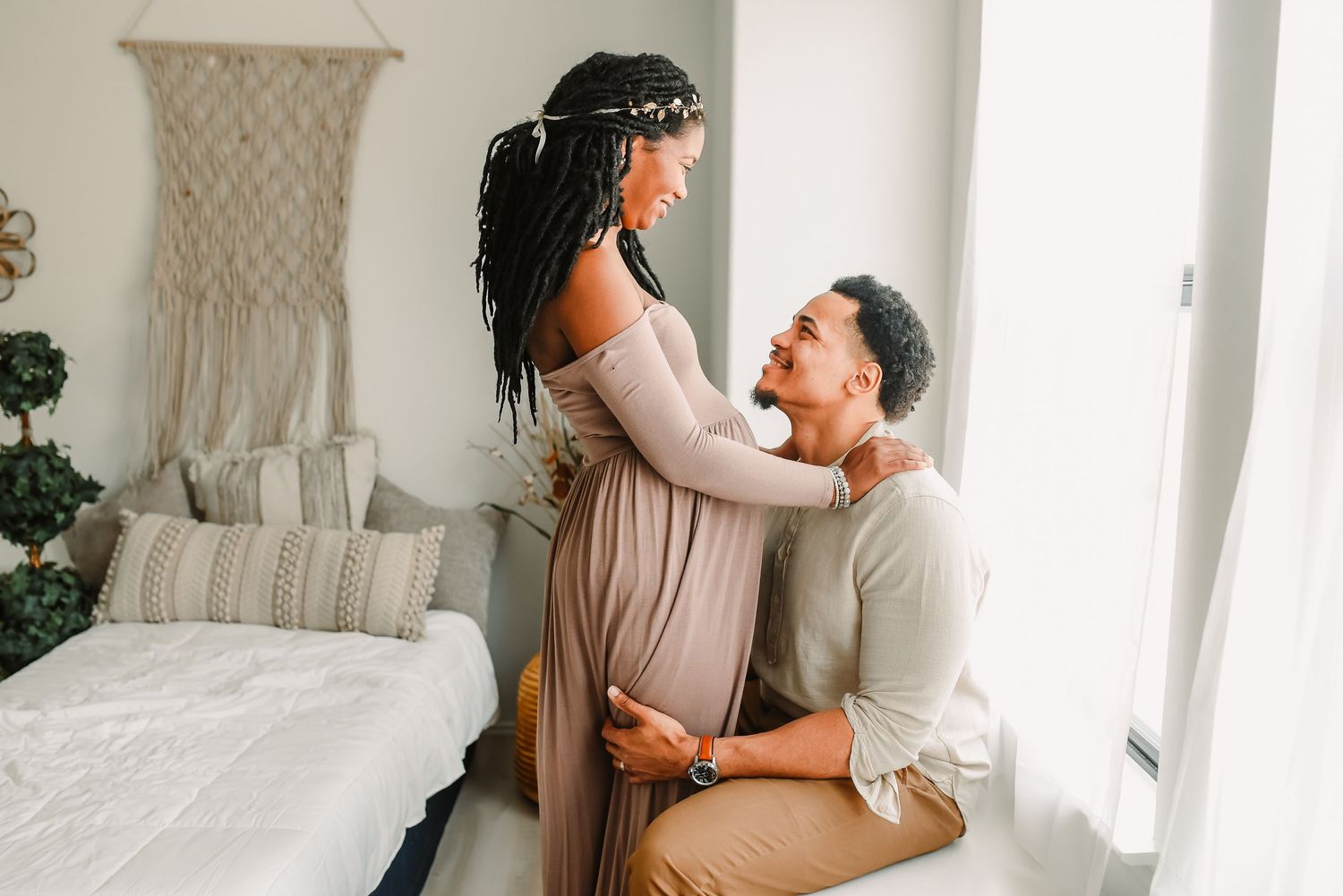 Relaxed couple maternity photography in Houston | Katy TX studio