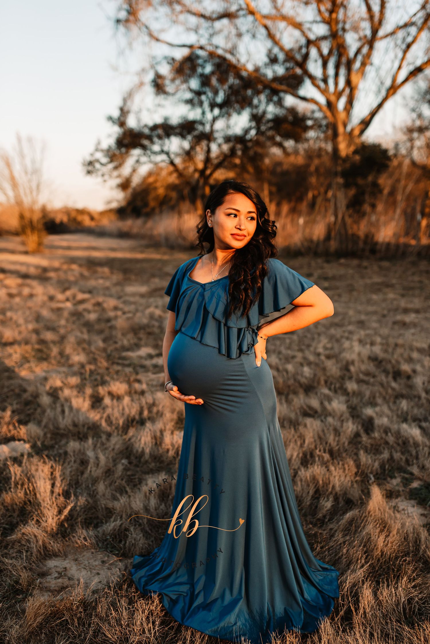 Golden hour maternity session in Fulshear, TX