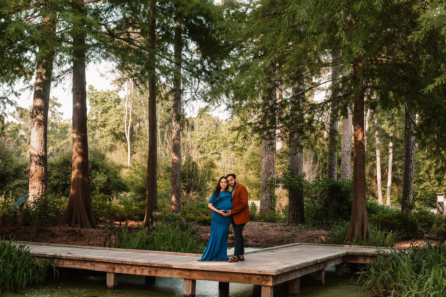 Outdoor Houston maternity photography session.