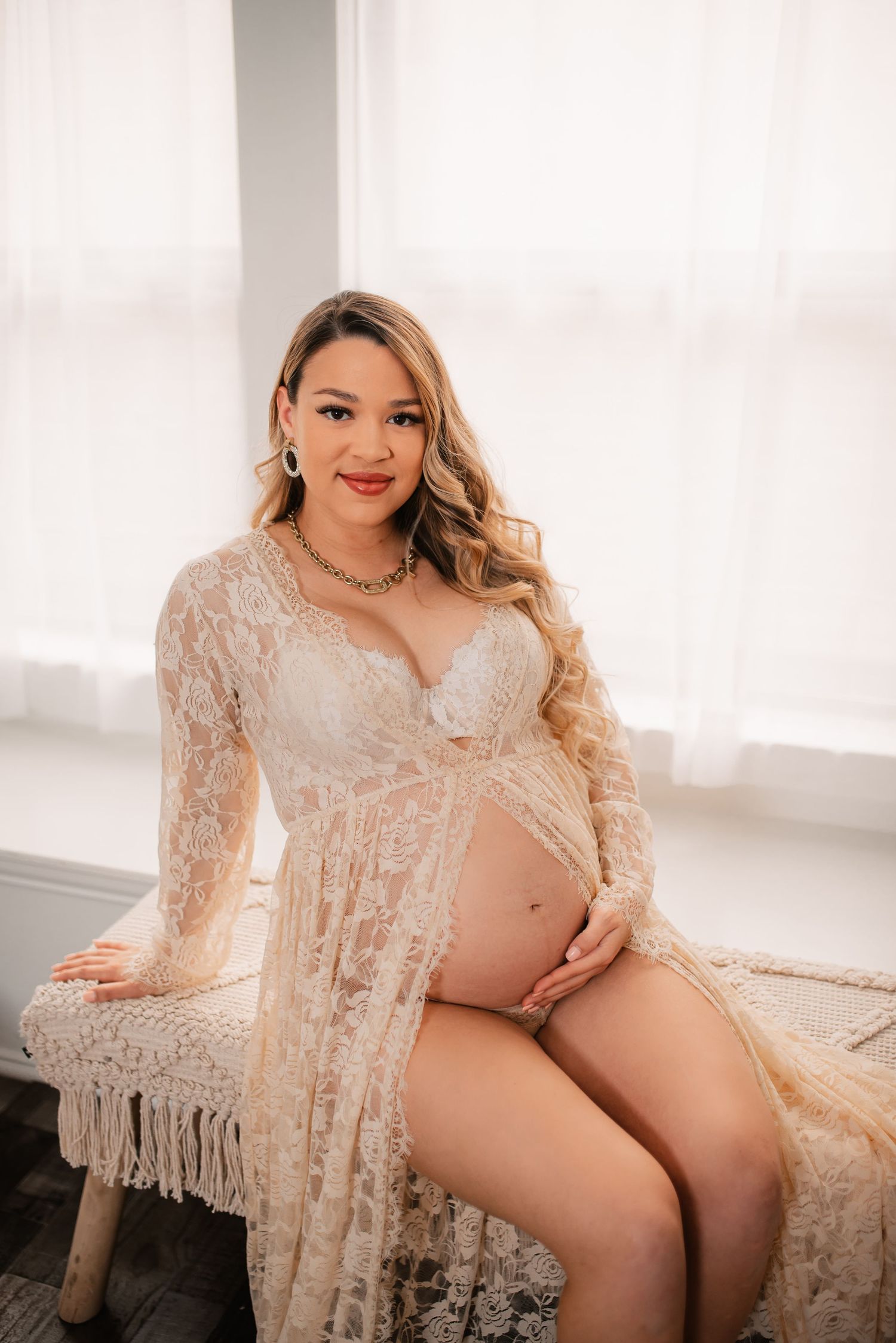 Elegant studio maternity photography in Houston | Katy Tx