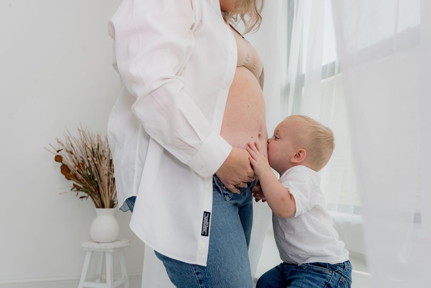 Lifestyle maternity photography studio in Houston | Katy Tx