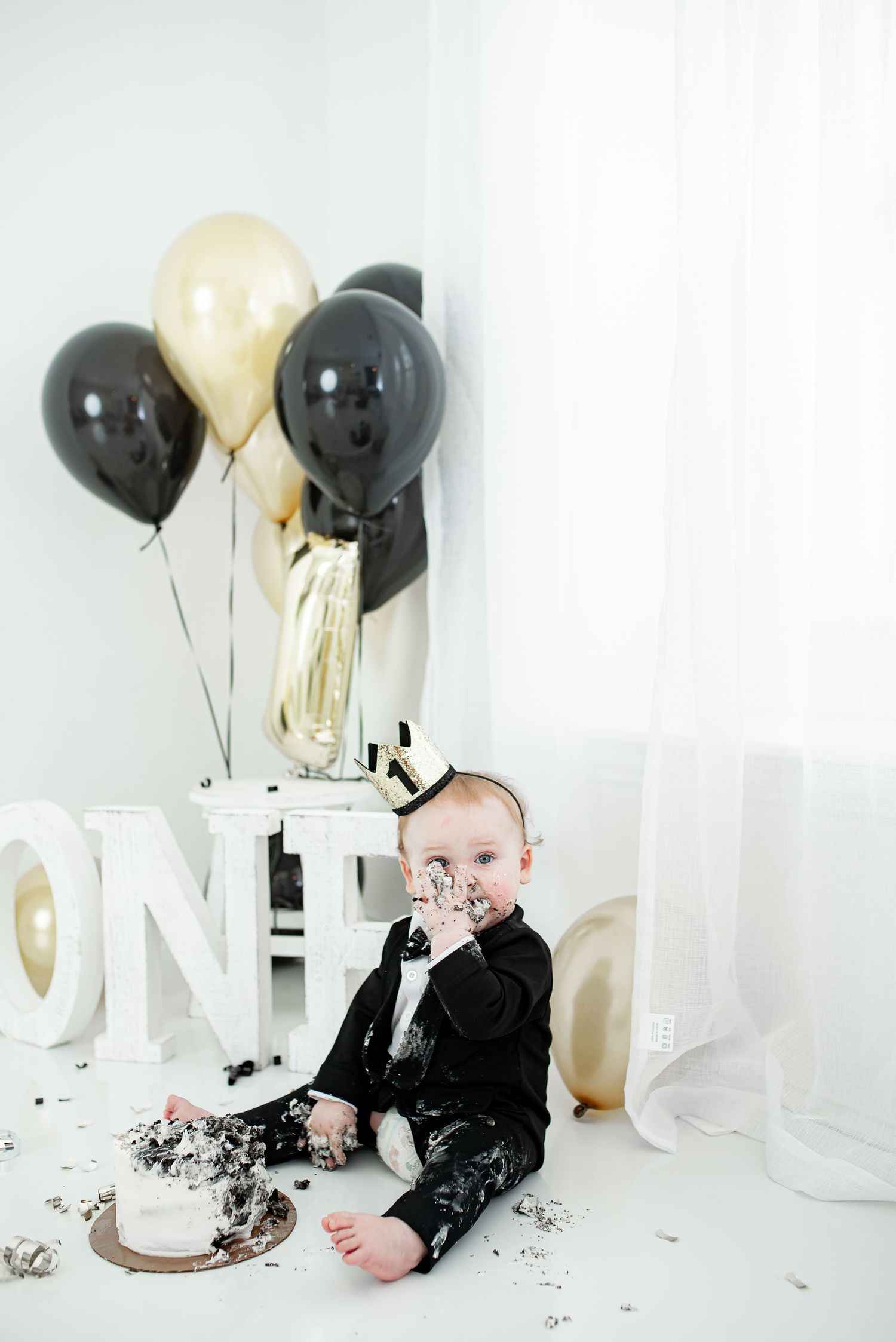First birthday cake smash with ONE set up in studio session in Katy, TX.