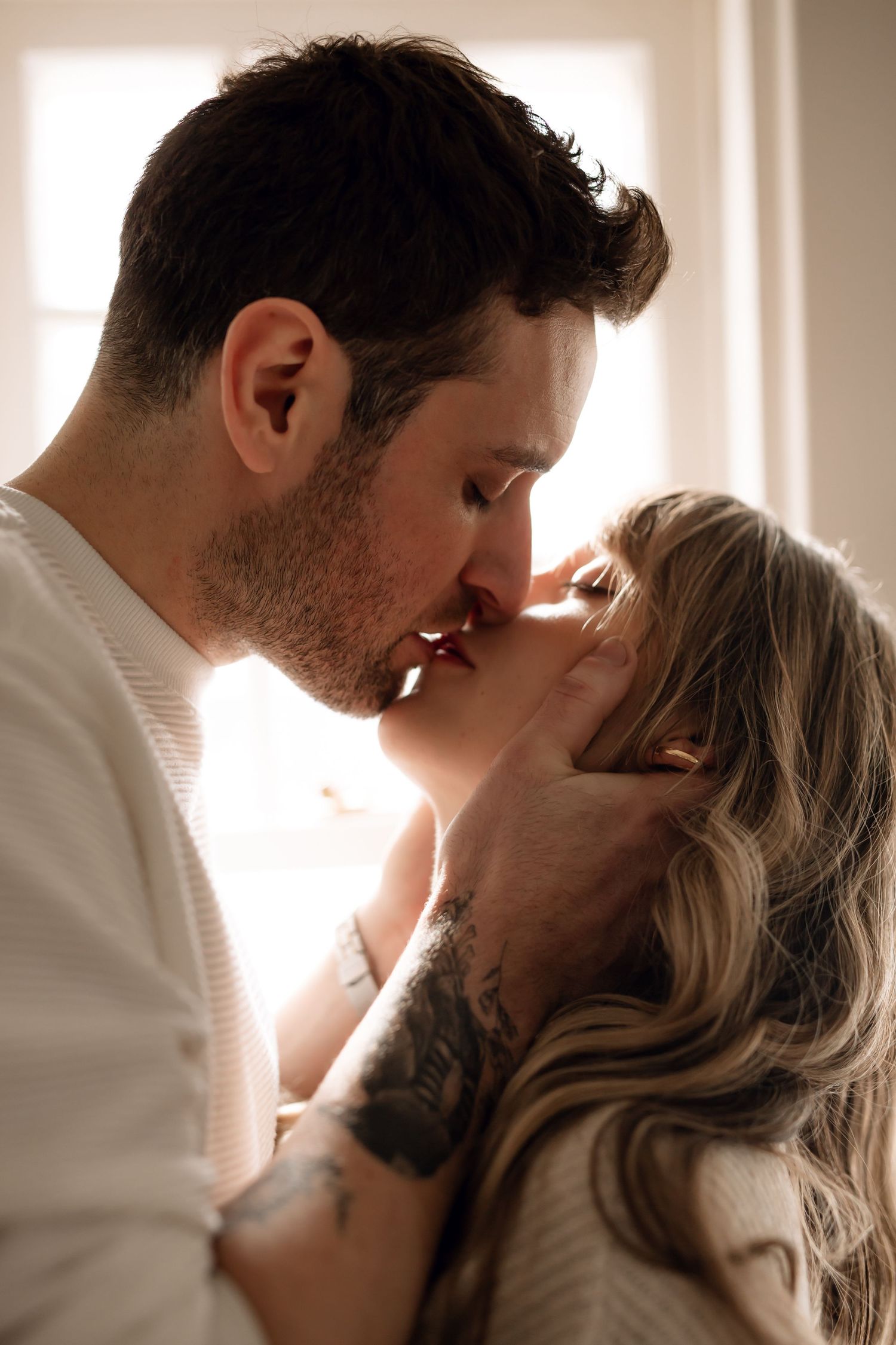 Niagara Photographer. Couple's engagement session in Grimsby