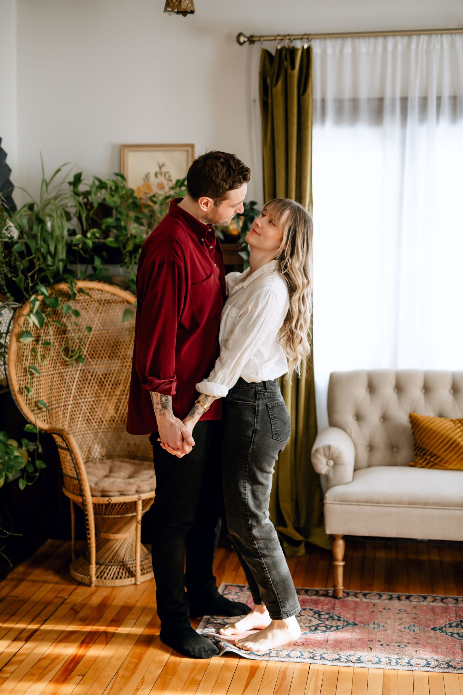 Niagara Photographer. Couple's engagement session in Grimsby