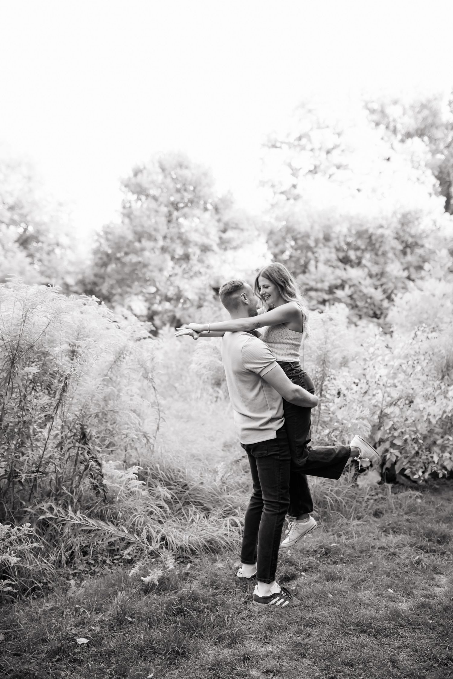 Niagara Photographer. Couple's engagement session in Grimsby Ontario