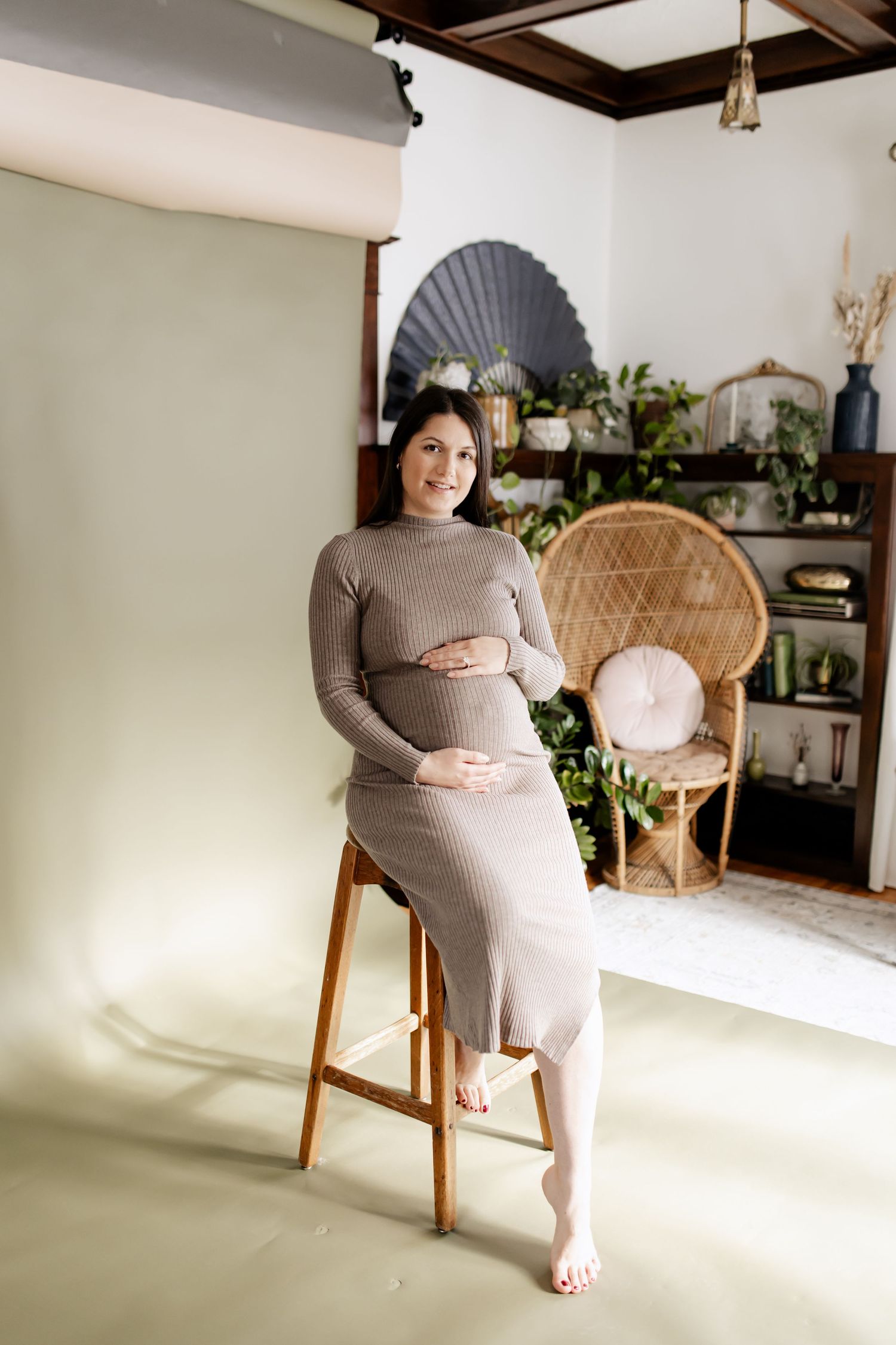 Grimsby Photographer. In studio boudoir maternity session. Bright and airy.