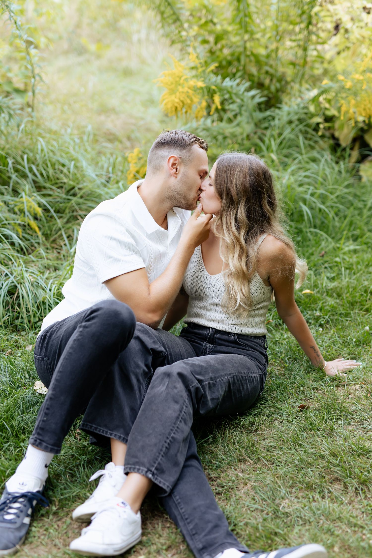 Niagara Photographer. Couple's engagement session in Grimsby Ontario