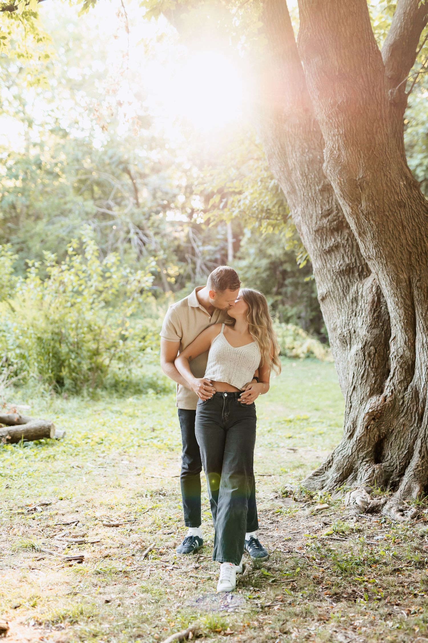 Niagara Photographer. Couple's engagement session in Grimsby Ontario