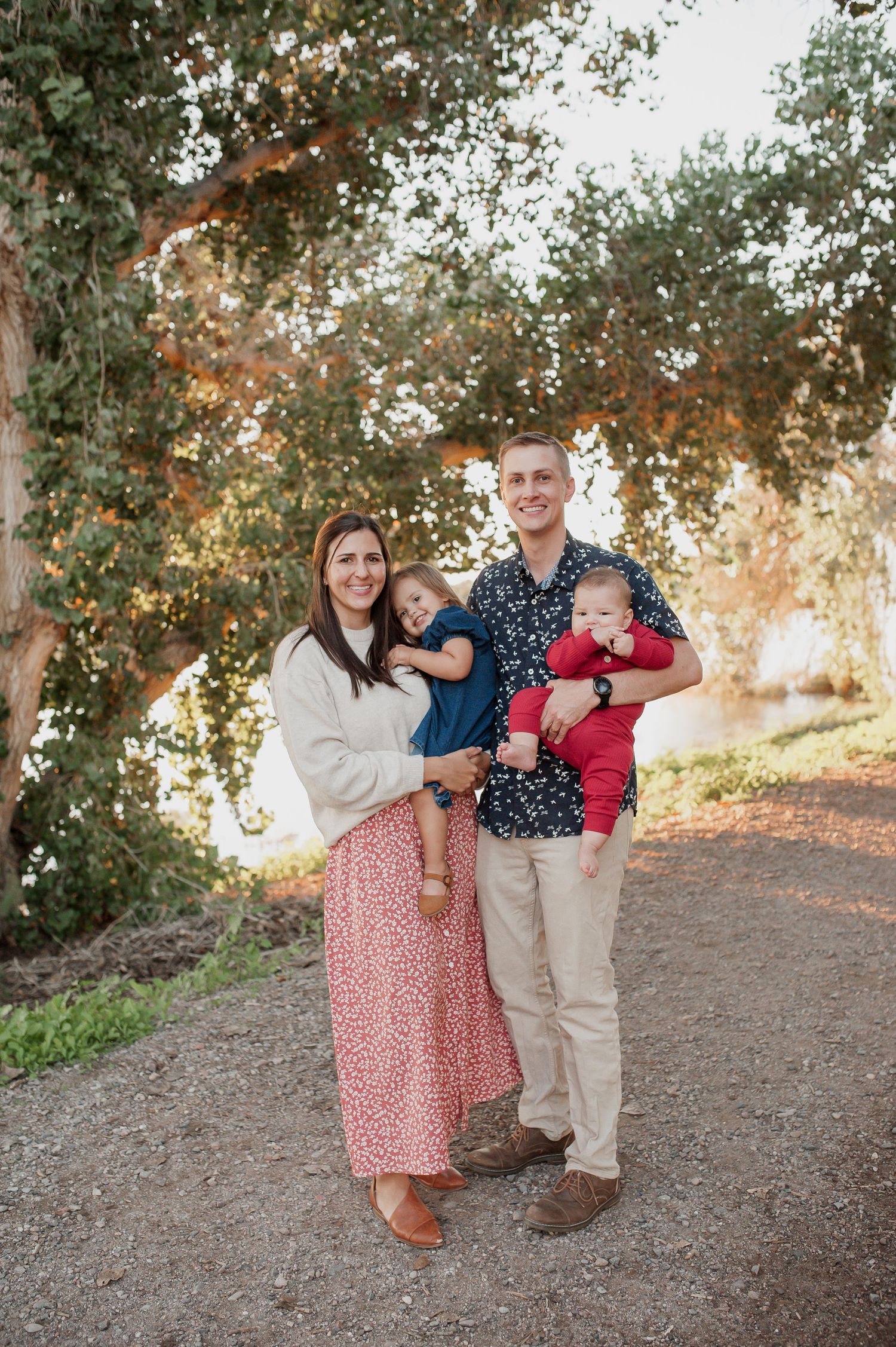 Gilbert family photographer outdoor session
