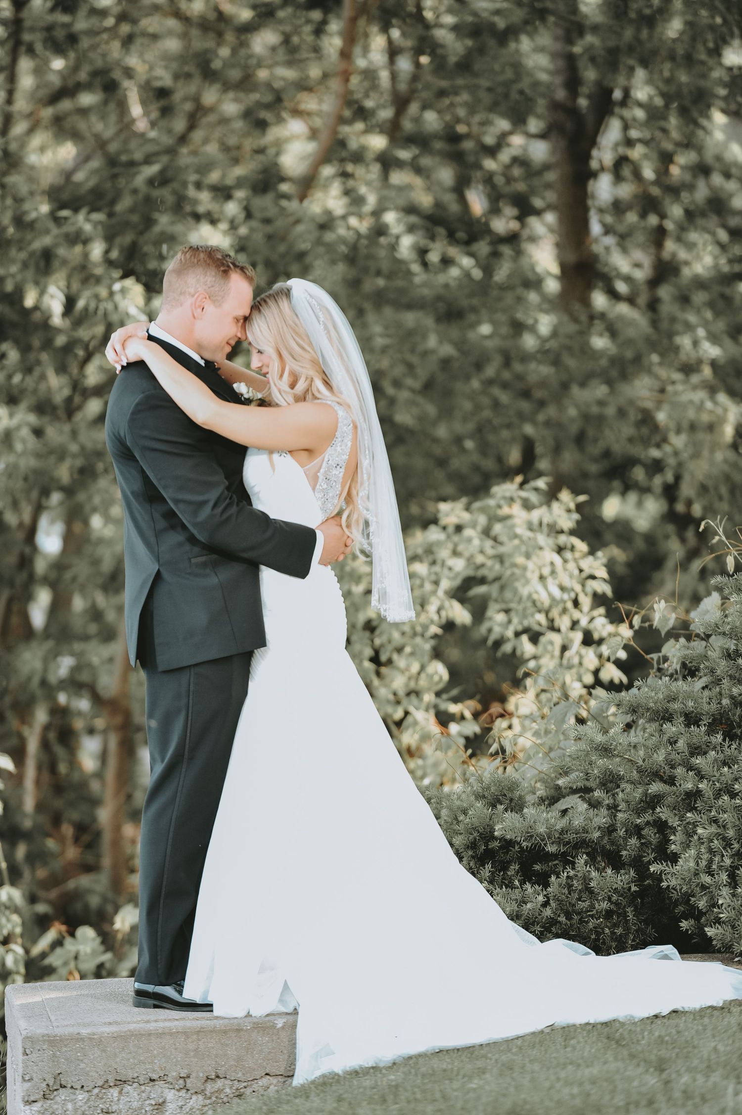 Lakeside wedding in Oakville.