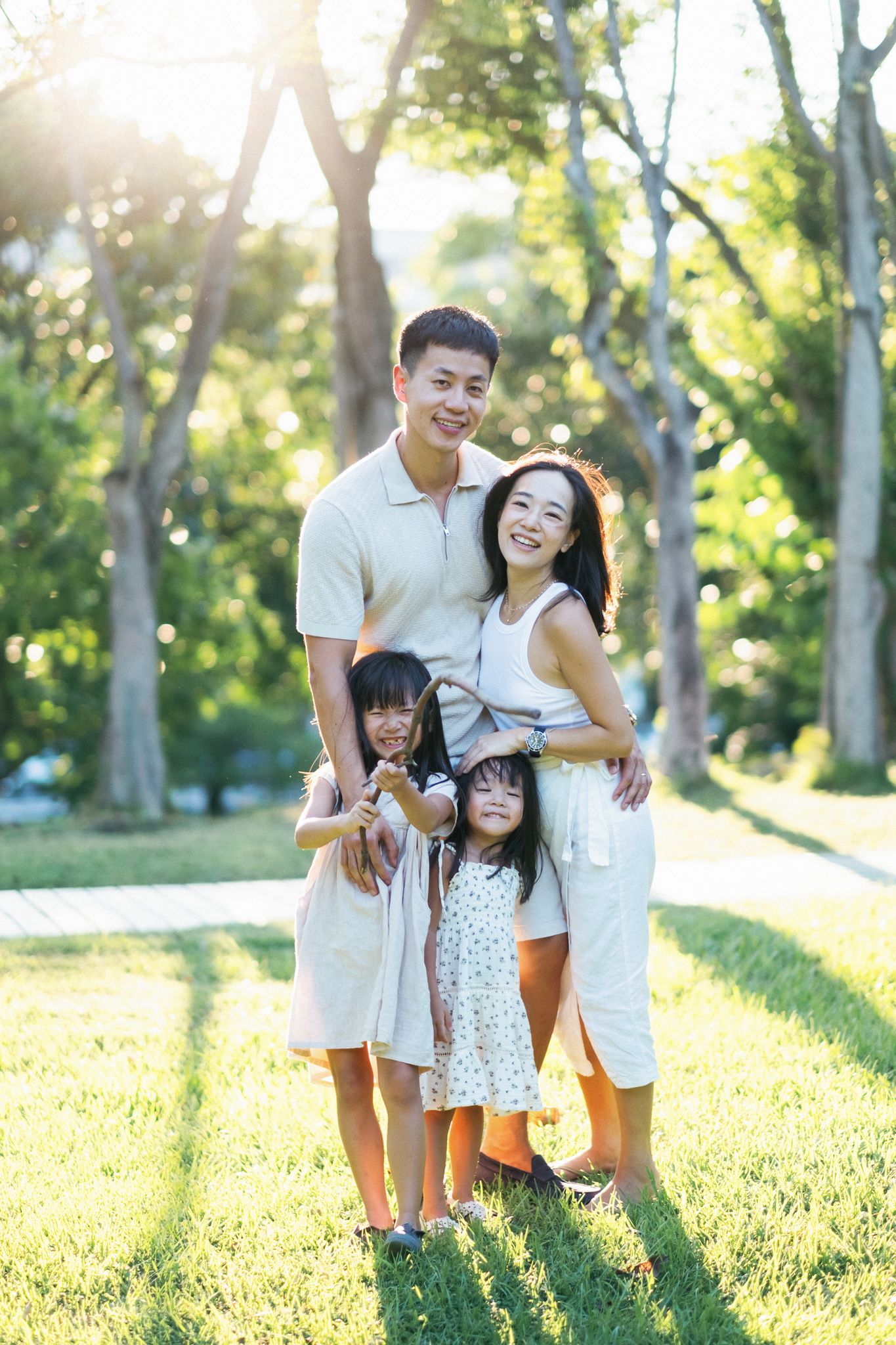 竹北 攝影師 Mark Hong Stories 戶外親子寫真 親子攝影師推薦 自然互動全家福 自然光全家福