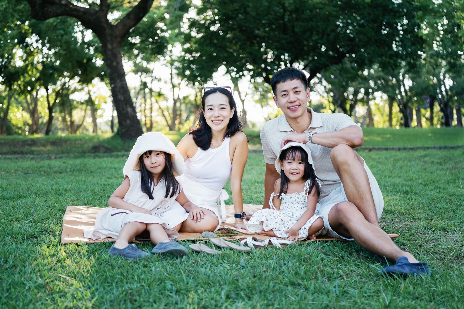 大安森林公園全家福 竹北 攝影師 Mark Hong Stories 戶外親子寫真 親子攝影師推薦 自然互動全家福 自然光全家福