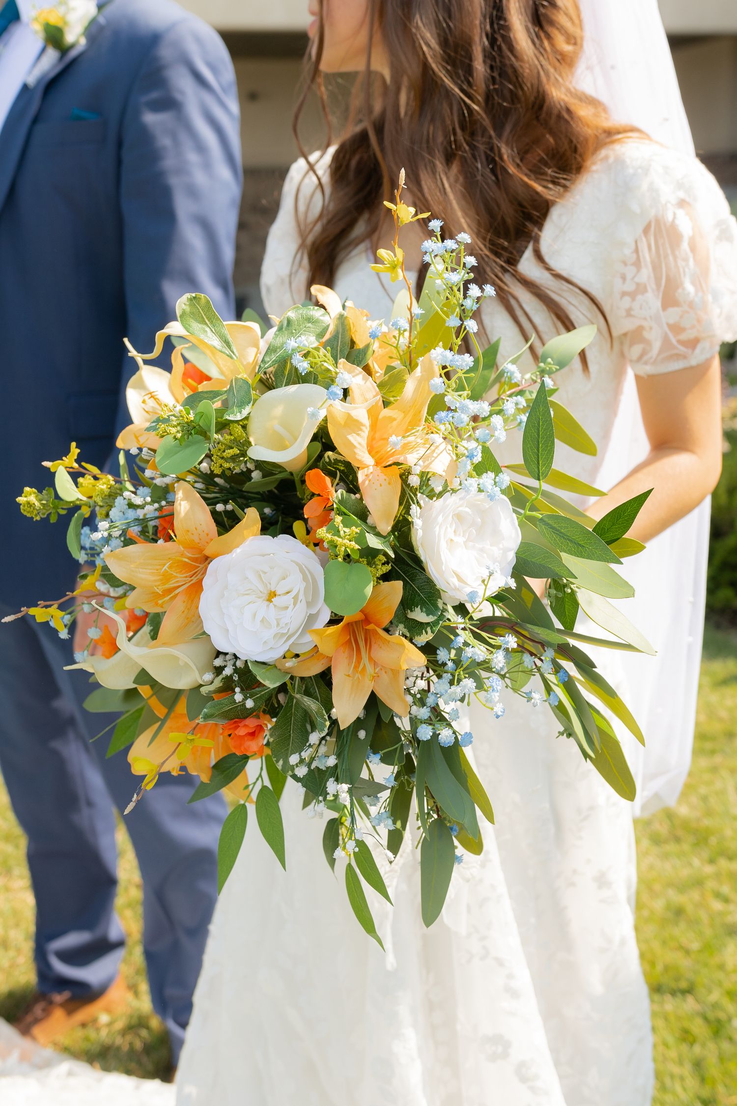 A bride holding her wedding bouquet