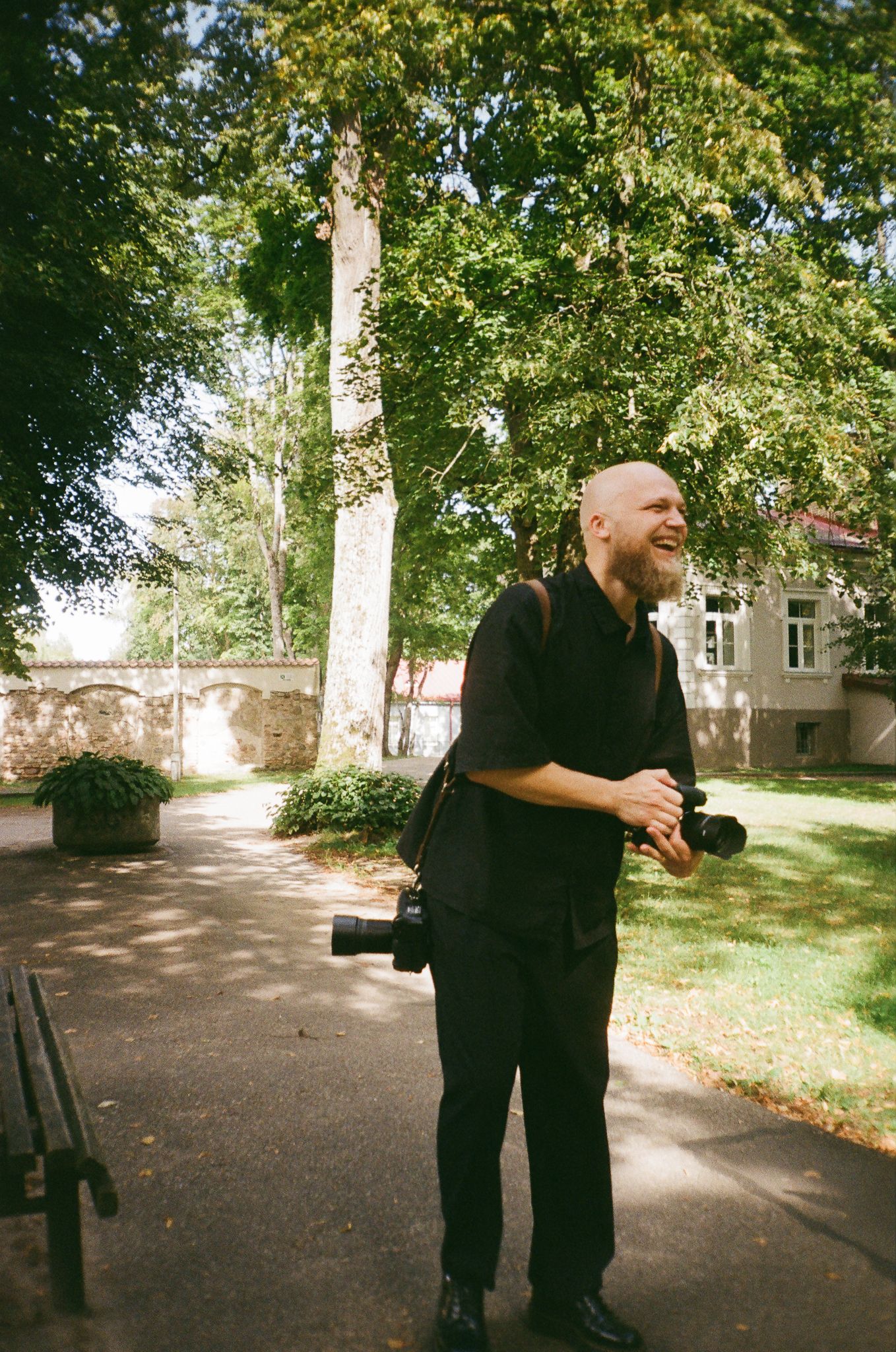 Ignas Venslavičius fotografuoja vestuves ir dokumentuoja tikras emocijas vestuvių dieną