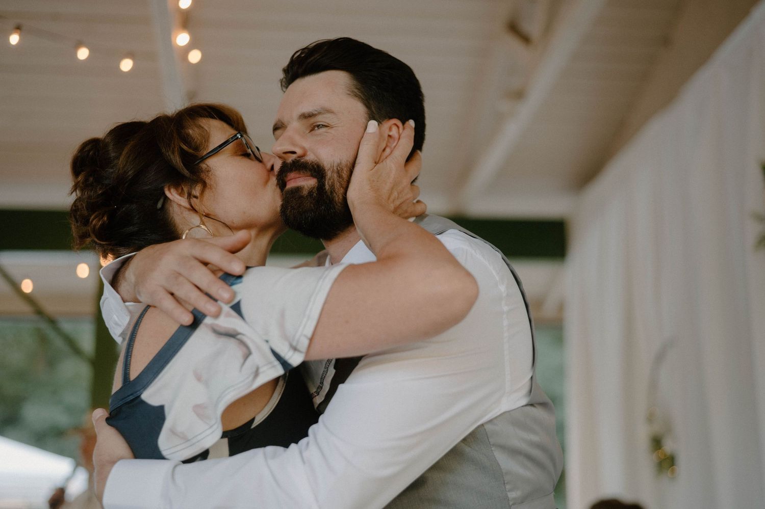 mom kissing son at his wedding