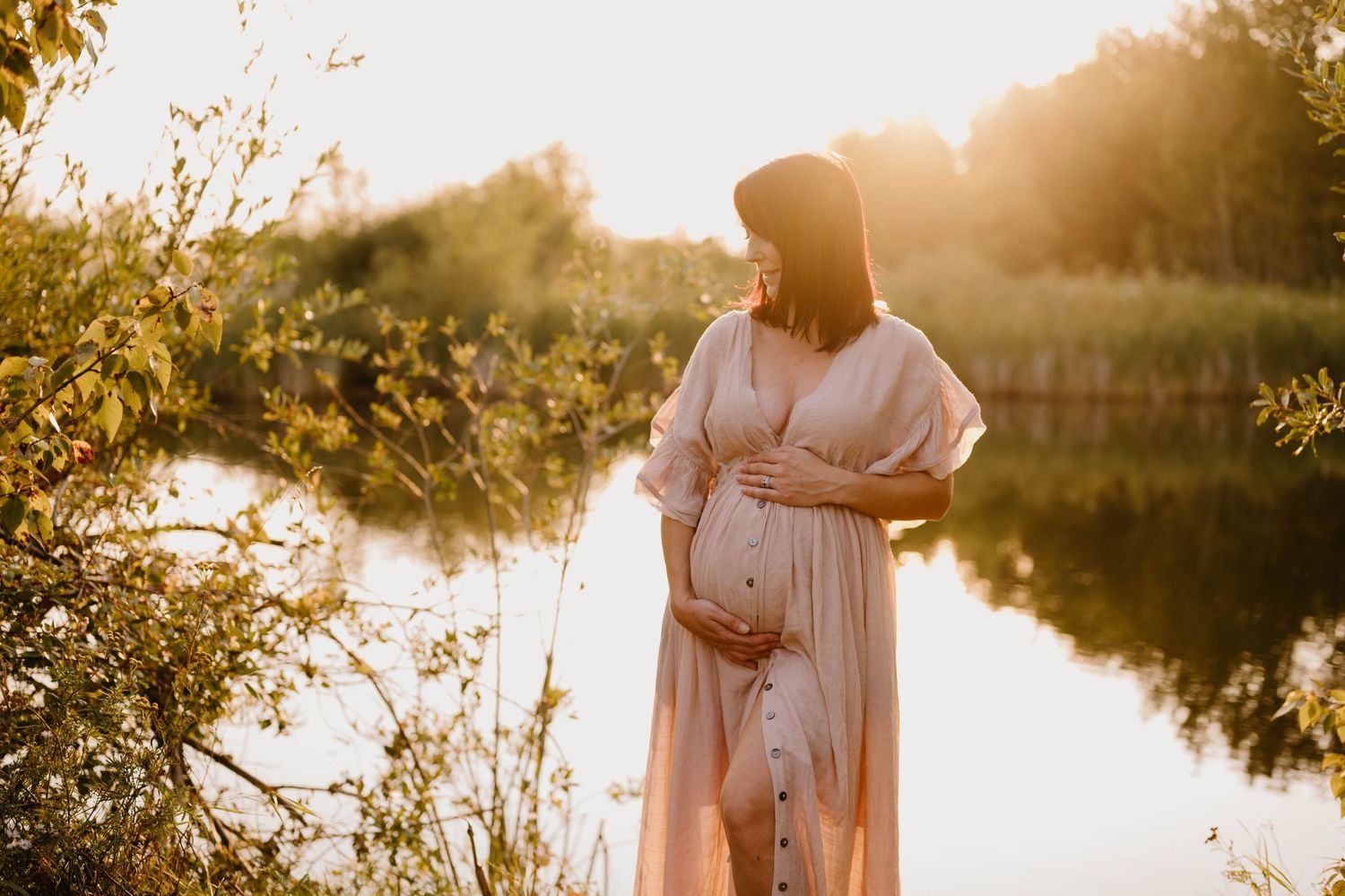 Maternity Photo session at sunset at Telford Lake in Leduc Alberta