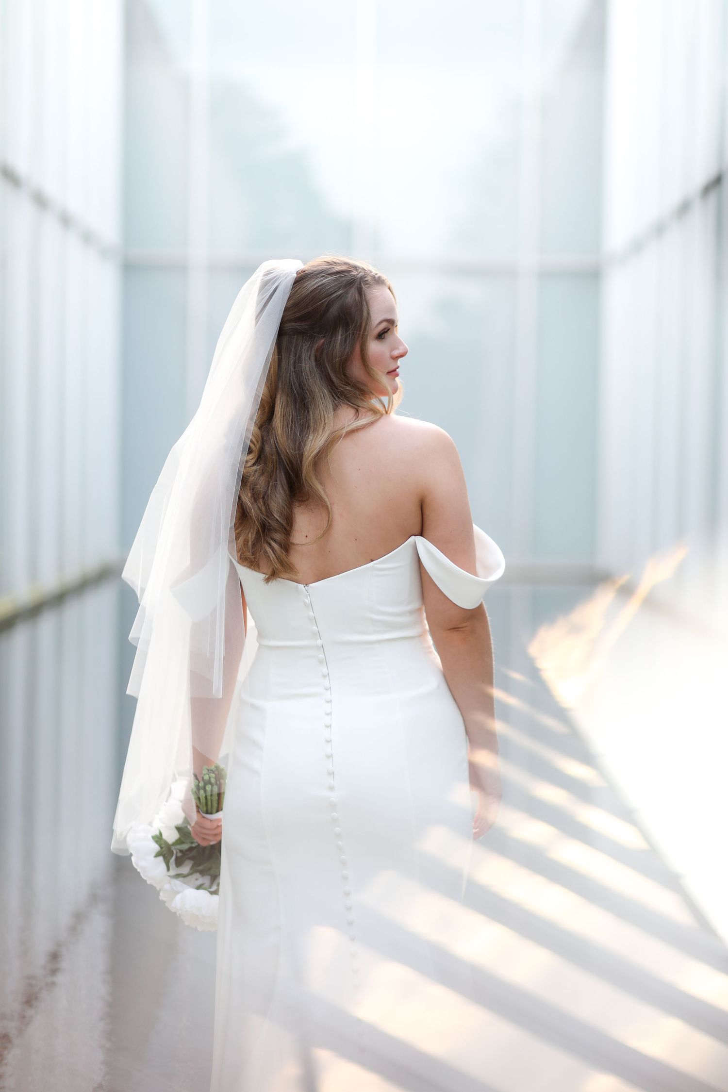 Bridal portraits that are clean and timeless.
