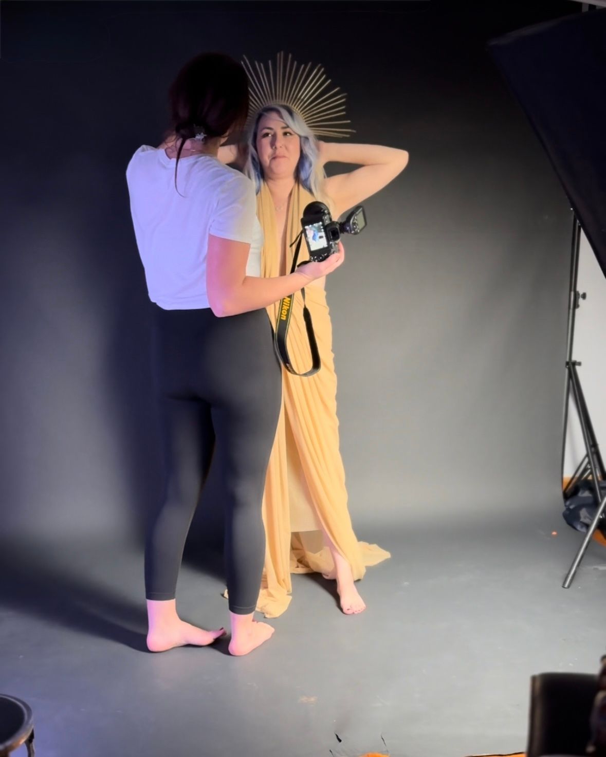 behind the scenes of a boudoir photoshoot in Ashland, KY