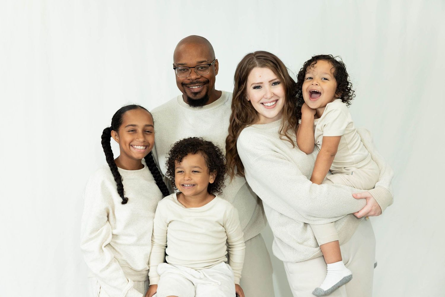 minimalistic family photoshoot at studio with neutral color pallet. Autumn Case with DreamStudios captures beautiful candid family portraits