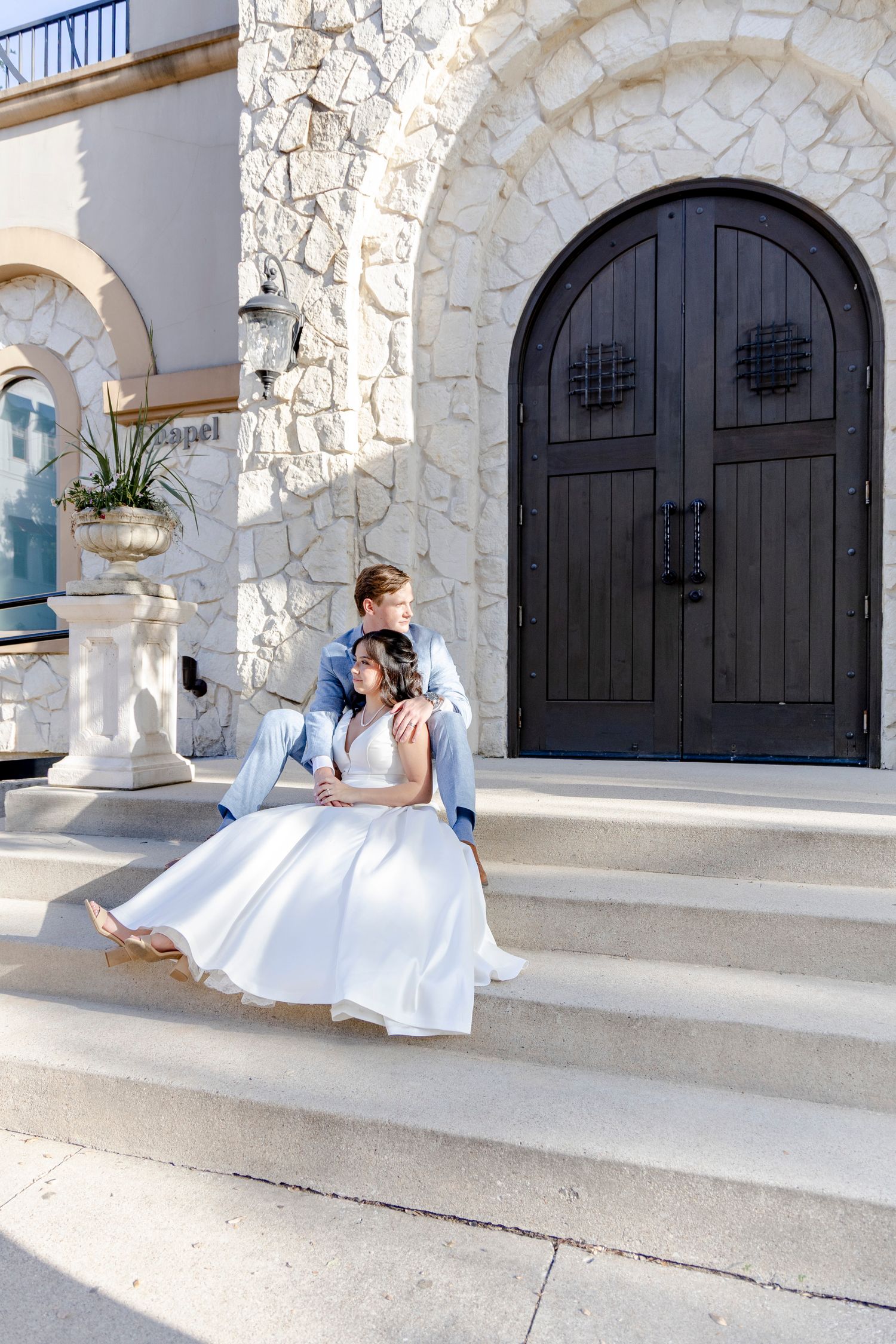 Timeless wedding portraits at a Fredericksburg winery with luxury photography style.