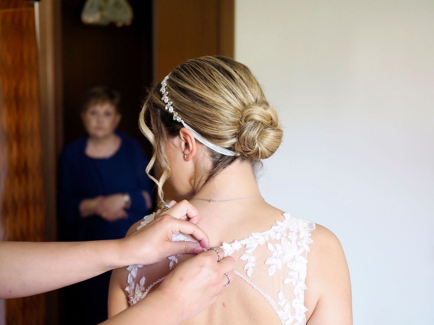 reportage spontaneo vestizione sposa Alta Val Tidone
