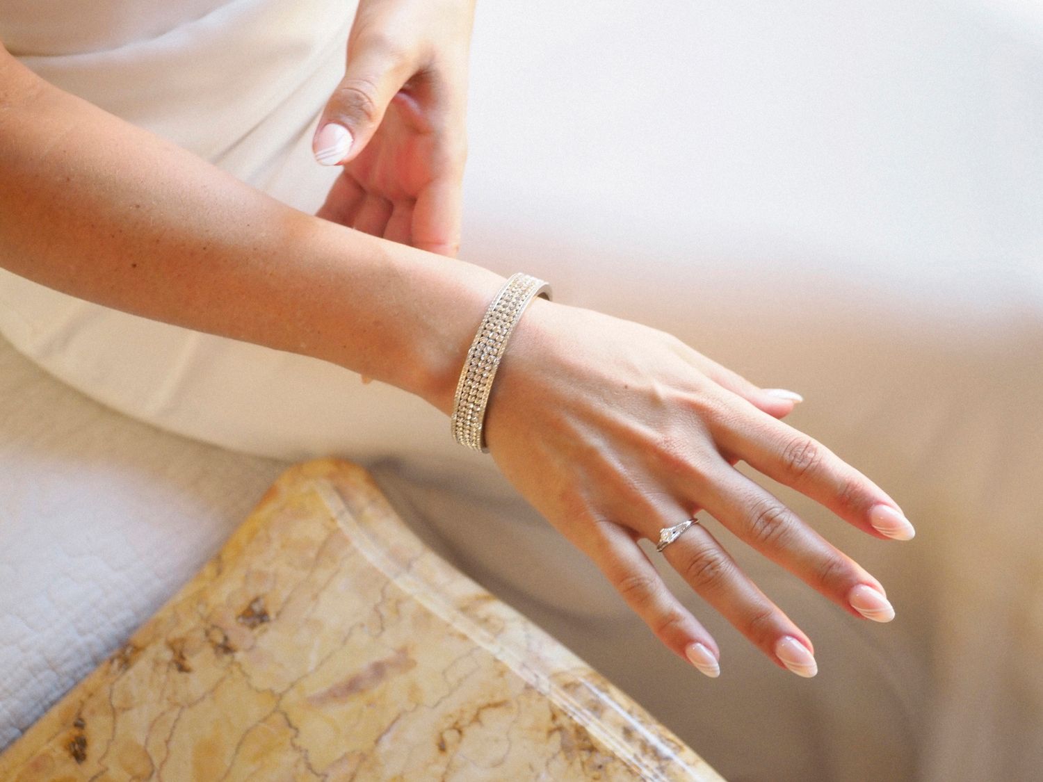 dettaglio bracciale diamanti sposa reportage di nozze di Stefania Bosso