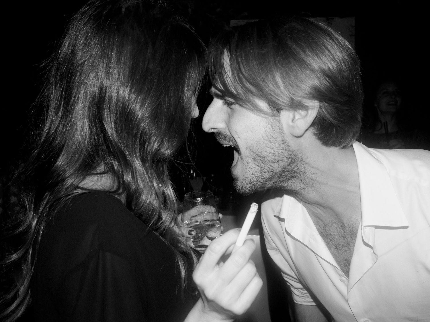 Balli di gruppo  ed espressioni naturali e vere durante un matrimonio a Piacenza, scattati da Stefania Bosso di Weddingtelling
