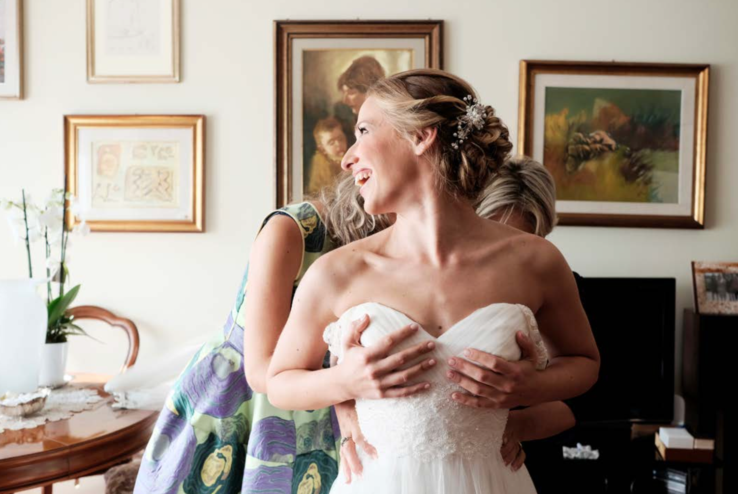 reportage spontaneo vestizione sposa Vicobarone