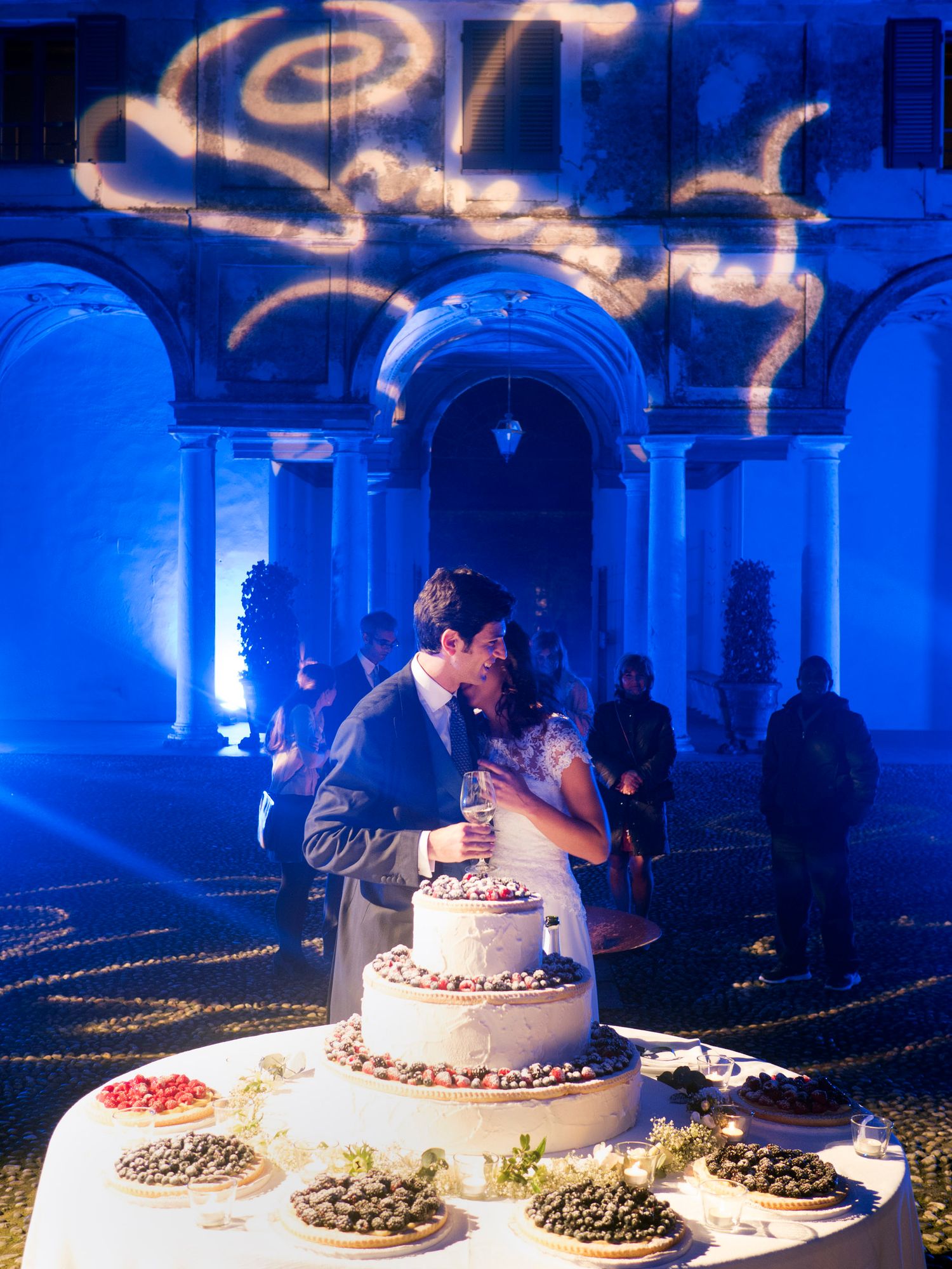 Taglio della torta durante un matrimonio a Piacenza, scattati da Stefania Bosso di Weddingtelling