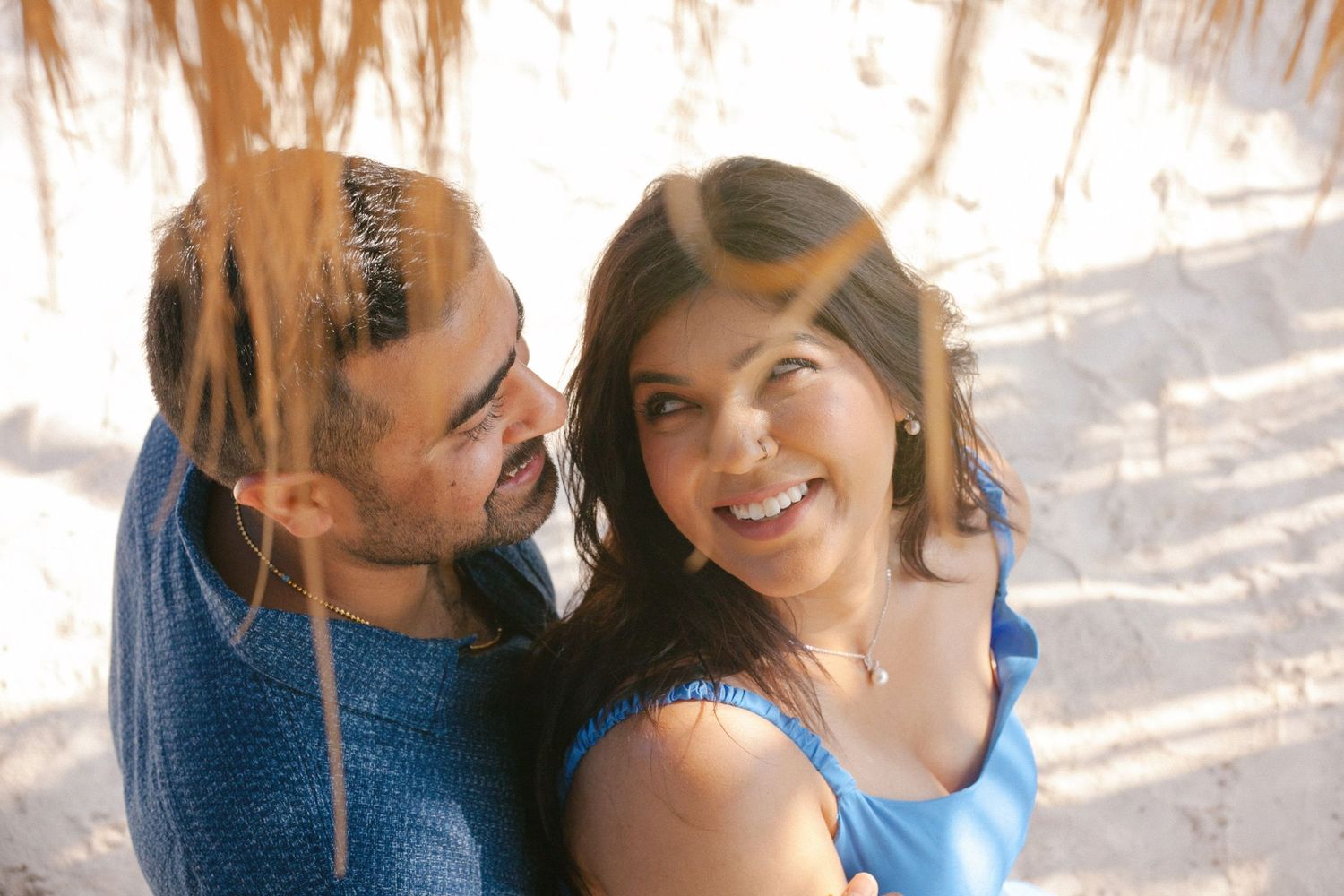 Romantic connection at sunset on Playa Paraíso. Authentic emotions and golden sands create unforgettable moments.