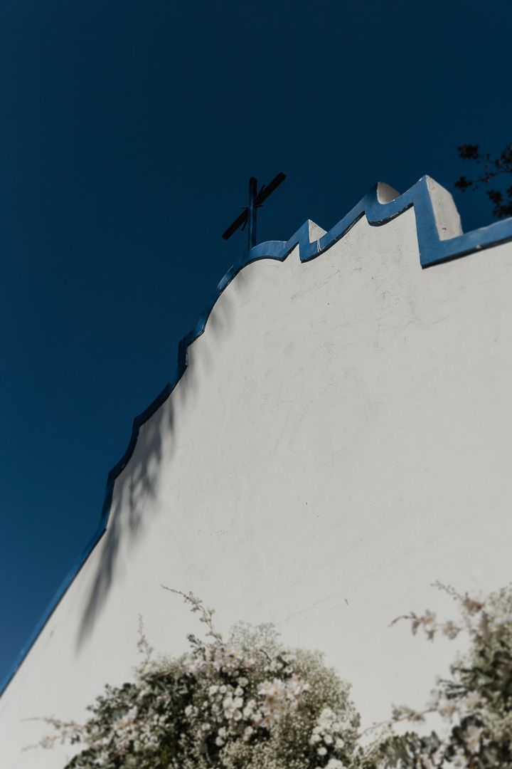 Foto do casal na Fazenda Pedra Negra, registrada por fotógrafos de casamento em Varginha, Alfenas e Belo Horizonte.