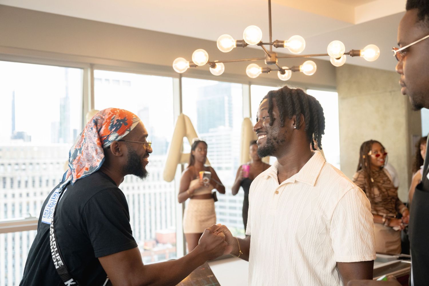 Two people engaged in animated conversation at an indoor gathering.