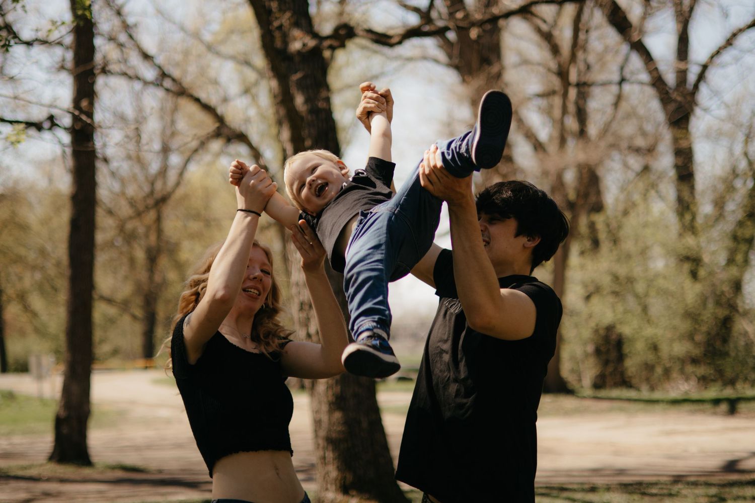Natalie Floyd's family session with her baby odin and boyfriend sam for couple and family portraits by greyskiescollective