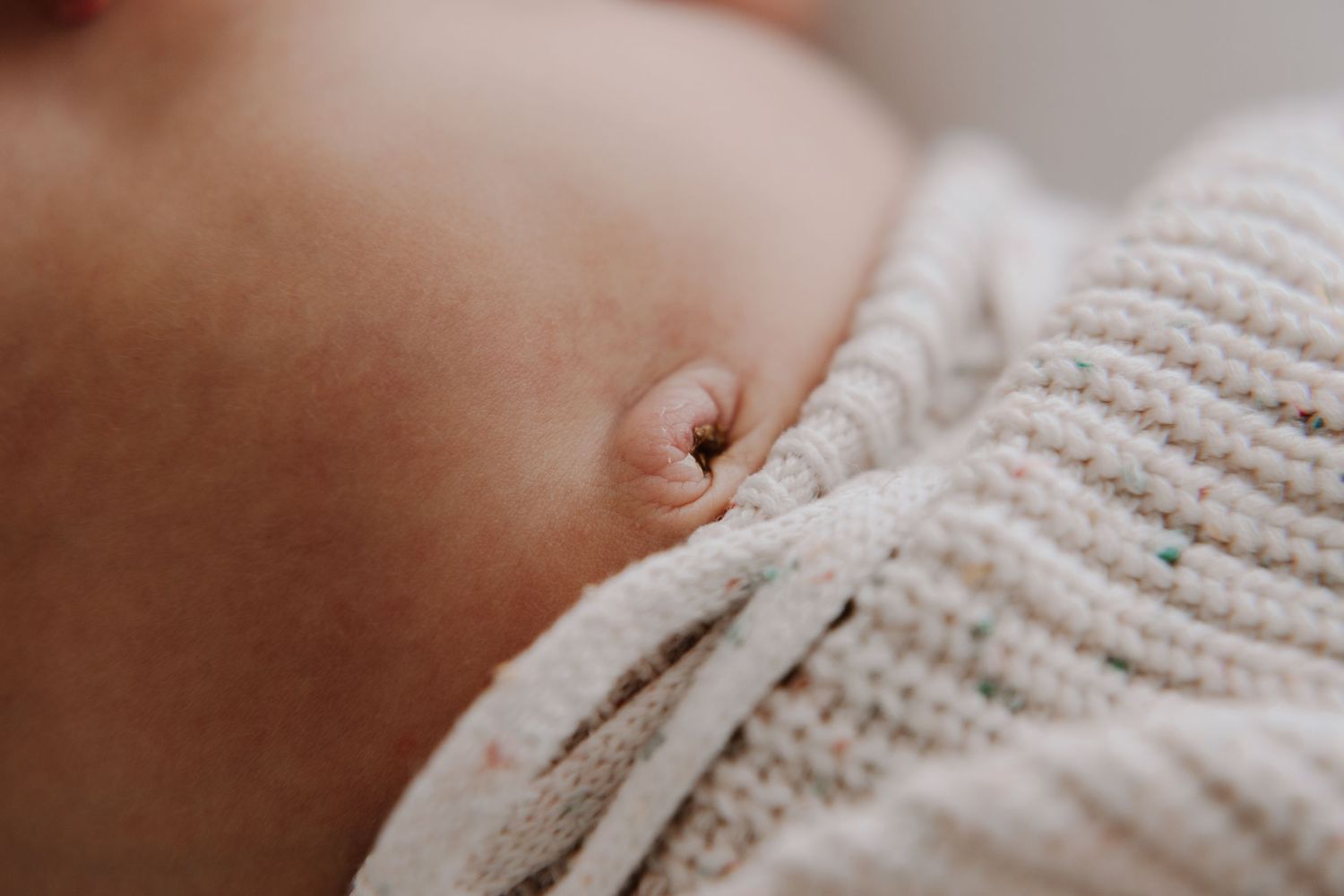 tongala-newborn-photography-newborn-baby-belly-button-tongala